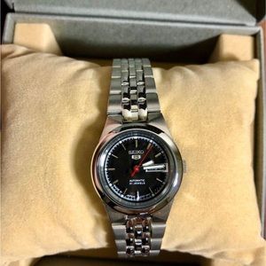 Brand new women’s Seiko 5 watch (NWOT)